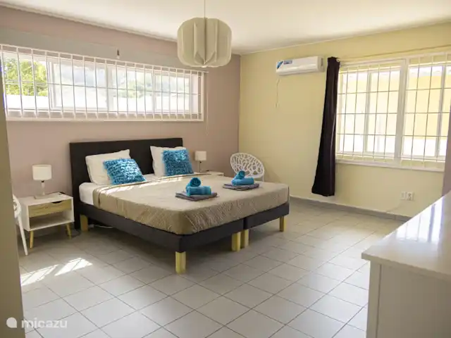 Villa Palmera en Curazao, Curazao Centro, Julianadorp - villa Amplio dormitorio con cama doble