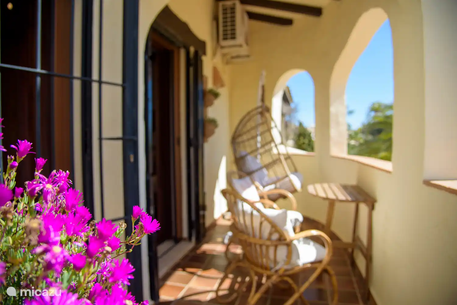 Balkon zum Hauptschlafzimmer mit schönem Meerblick 