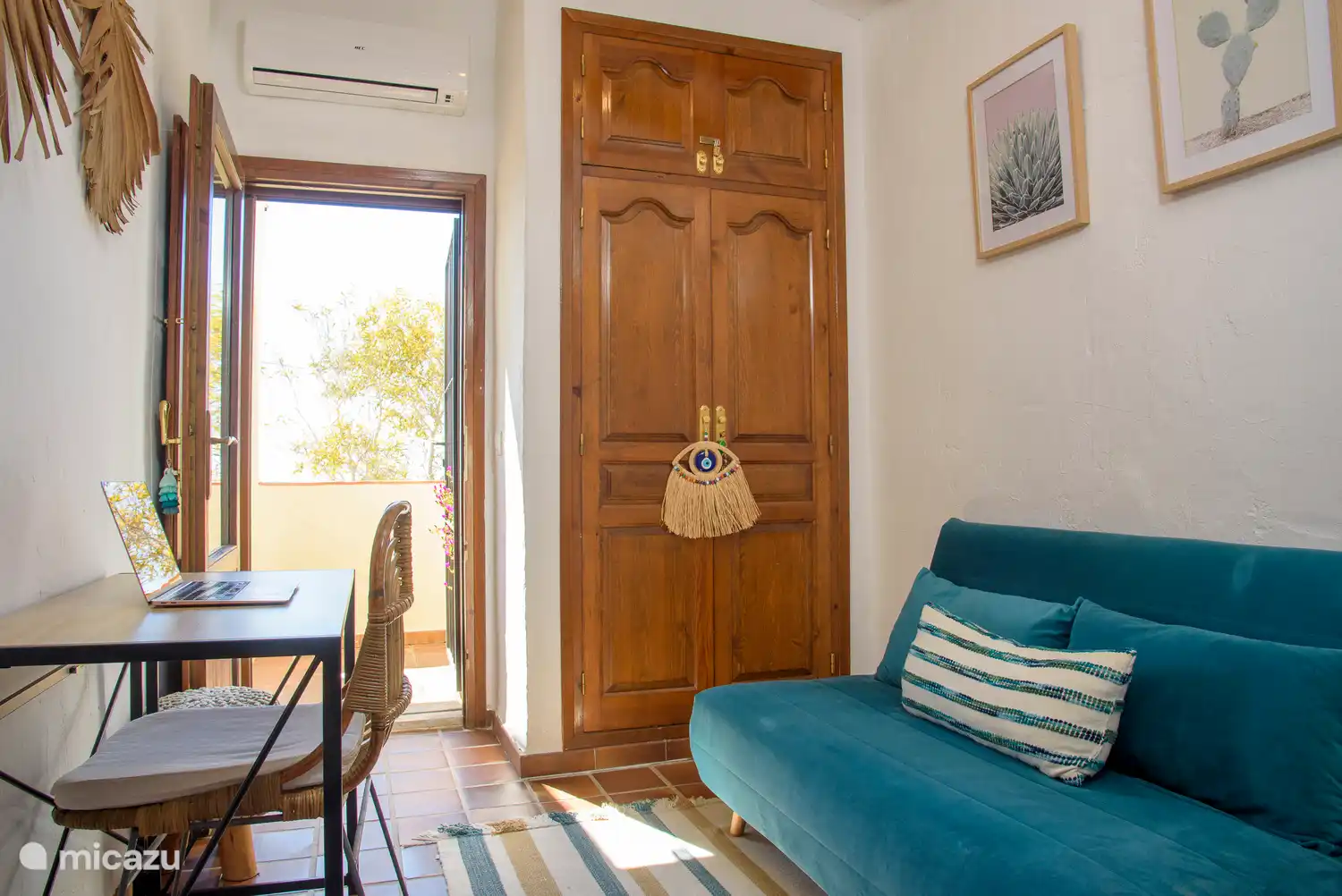 Schlafzimmer 3 mit Schlafsofa/Arbeitsbereich