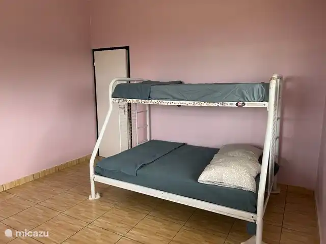 2. Wohnung 1. Schlafzimmer 3 Betten