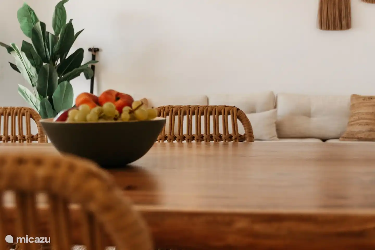 Der Esstisch ist der zentrale Punkt im Haus