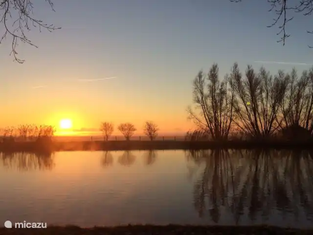 la casa de la sal en Países Bajos, Holanda Meridional, Nieuwveen - chalet puesta de sol en el Amstel
