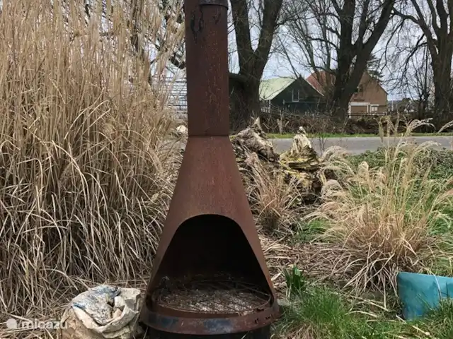 la casa de la sal en Países Bajos, Holanda Meridional, Nieuwveen - chalet chimenea al aire libre