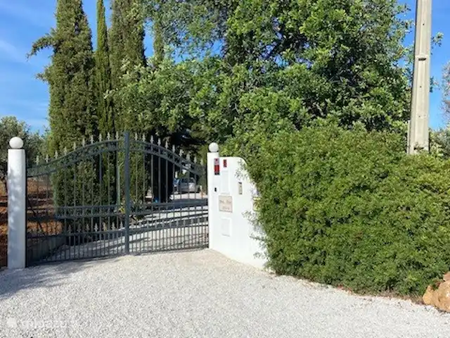Boa Vida | Portugal, Algarve, Moncarapacho - villa Portail d’entrée (vu de la route)
