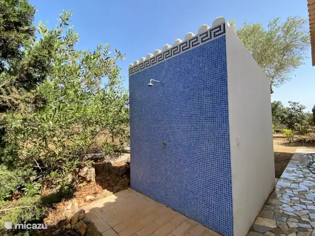Boa Vida | Portugal, Algarve, Moncarapacho - villa Douche extérieure sur le côté de la villa