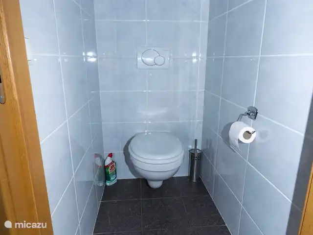 Location de Vacances Belgique, Côte Belge, Bredene, appartement - Maison Oesjoe toilettes séparées à l'étage inférieur