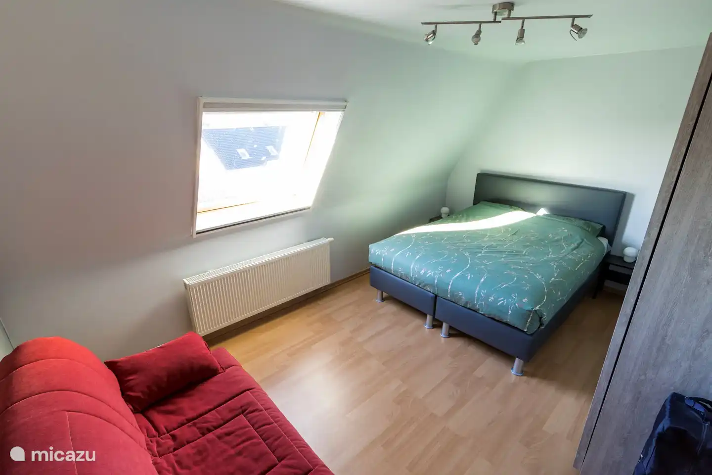 Lits faits à disposition dans les 3 chambres (inclus dans le prix)