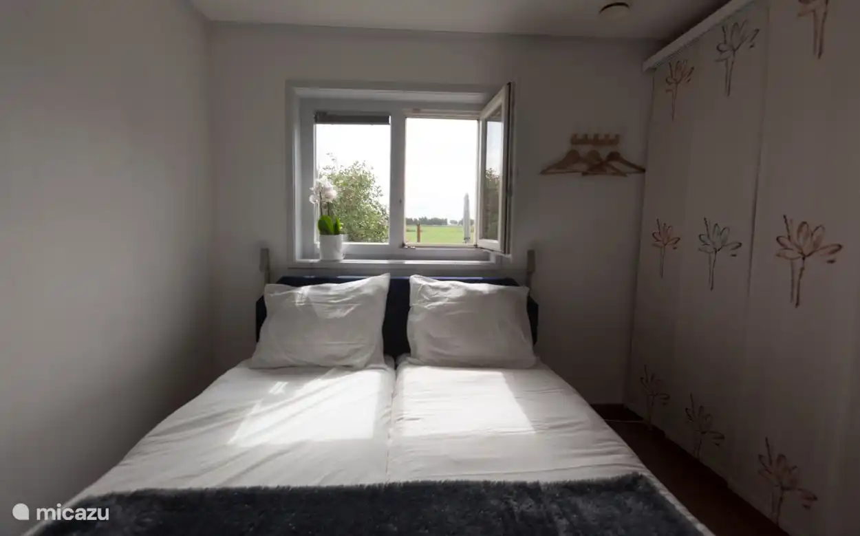 Slaapkamer 1, beneden: 1 tweepersoons bed 