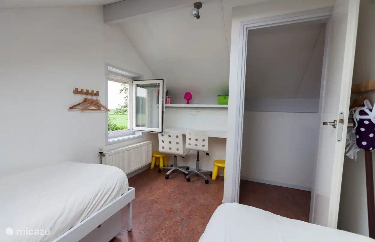 Slaapkamer 3, boven: twee eenpersoonsbedden