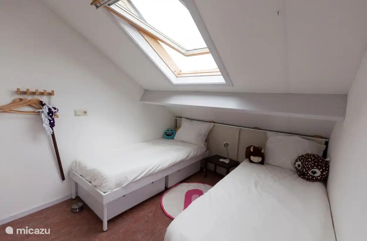 Slaapkamer 3, boven: twee eenpersoonsbedden