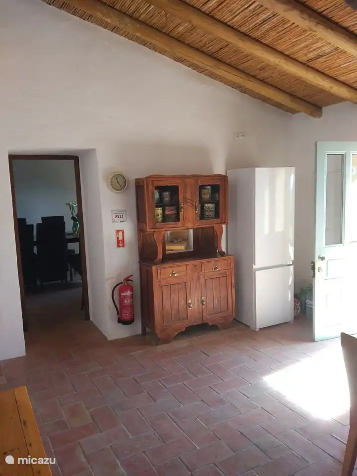 Gabinete buffet y refrigerador