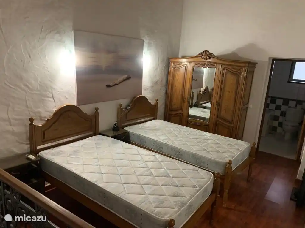 Dos camas individuales en el 3er dormitorio