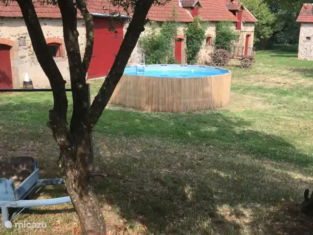 Casa de vacaciones Laume en Francia, Allier, Theneuille - casa vacacional La piscina en el jardín.