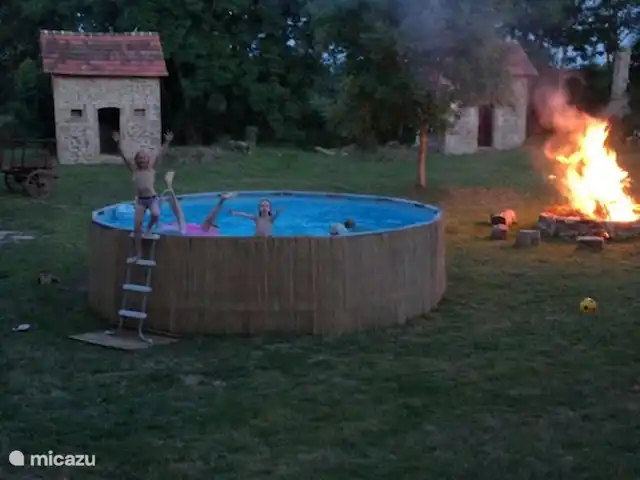 Casa de vacaciones Laume en Francia, Allier, Theneuille - casa vacacional Nadar por la noche no es problema. No hay vecinos cercanos.