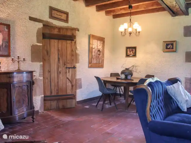 Casa de vacaciones Laume en Francia, Allier, Theneuille - casa vacacional El salón con la mesa