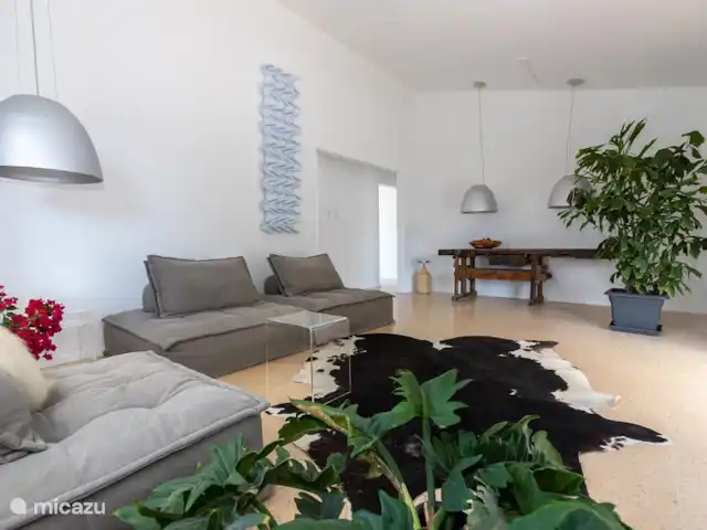 Paradis tropical avec piscine privée | Curaçao, Banda Abou (ouest), Big Mountain - bungalow Le salon : moderne et épuré, mais cosy
