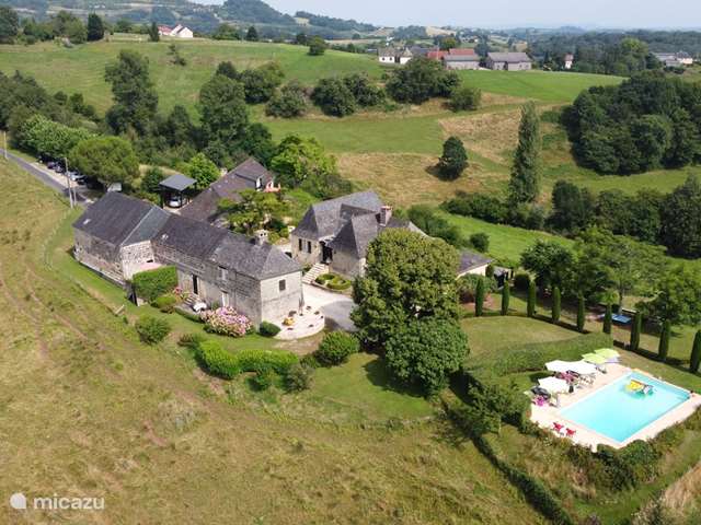 Maison de Vacances France, Corrèze, Louignac - gîte / cottage Domaine proche de la Dordogne