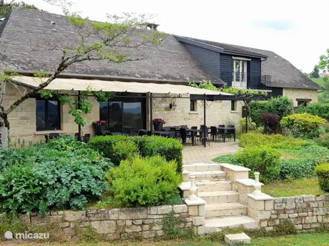 Location de Vacances France, Corrèze, Perpezac-le-Blanc, gîte / cottage - Domaine proche de la Dordogne Domaine Leyvinie, Gîte Merlot, Chardonnay et Sauvignon