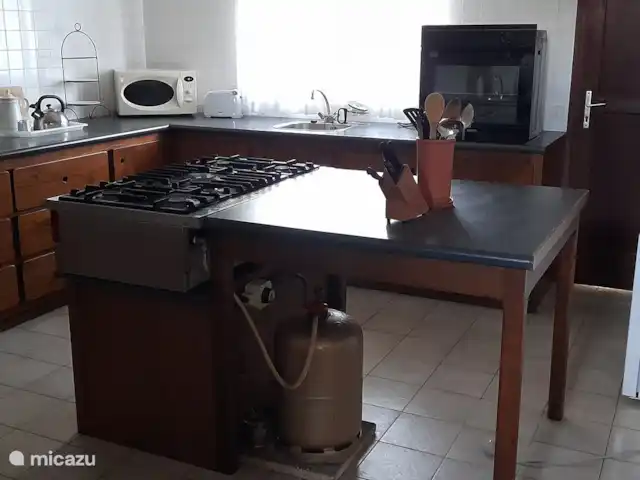 Location de Vacances France, Corrèze, Perpezac-le-Blanc, gîte / cottage - Domaine proche de la Dordogne Domaine Leyvinie, gîte Merlot, cuisine