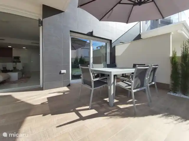 appartement huren in Spanje, Costa Blanca, Torrevieja – Amay 880 nr.29 Torrevieja eettaffel op het terras!