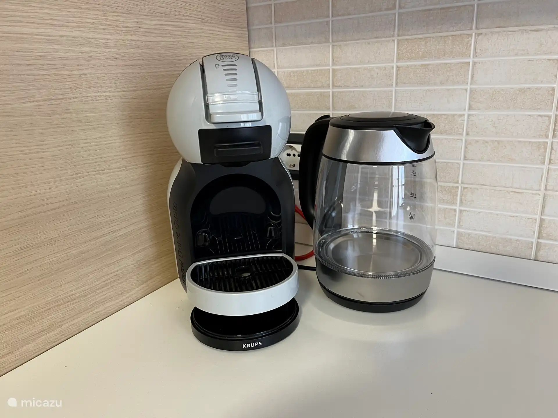 Er is altijd koffie voor de eerste dagen aanwezig voor de Dolce Gusto.