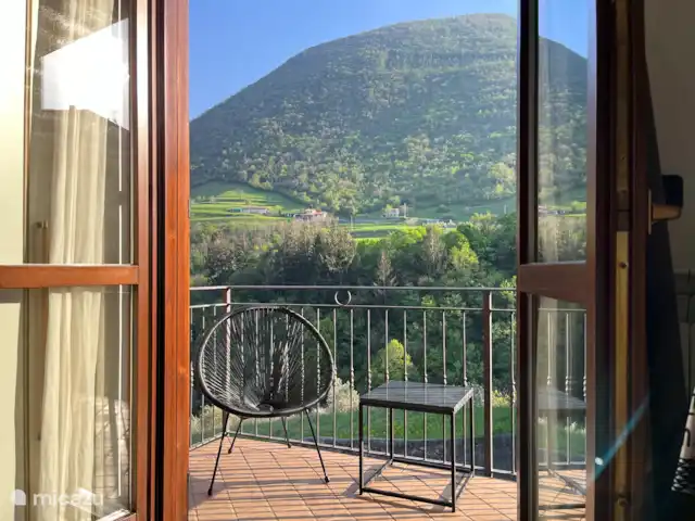 Casa Lago : Luxe et piscine ★★★★★ | Italie, Lacs italiens , Tavernola Bergamasca - appartement Balcon 3 (sur 3 au total). Fauteuil relax.