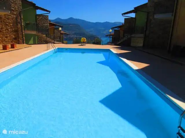 Casa Lago : Luxe et piscine ★★★★★ | Italie, Lacs italiens , Tavernola Bergamasca - appartement Grande piscine.