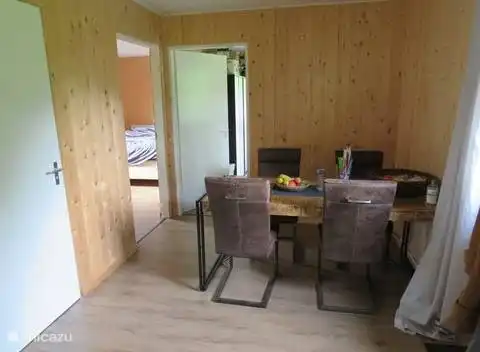 Esstisch im Wohnzimmer