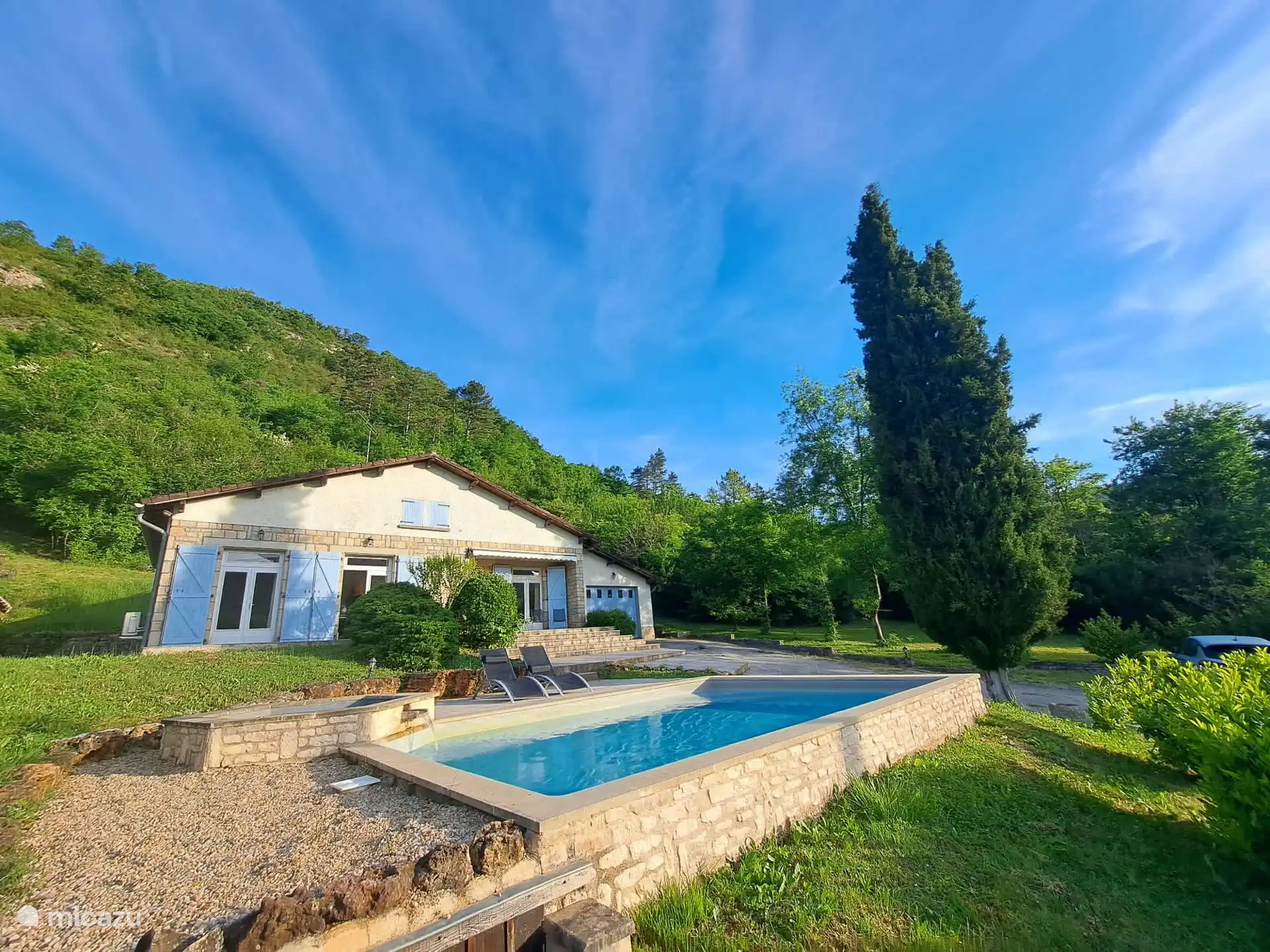 La casa desde la piscina