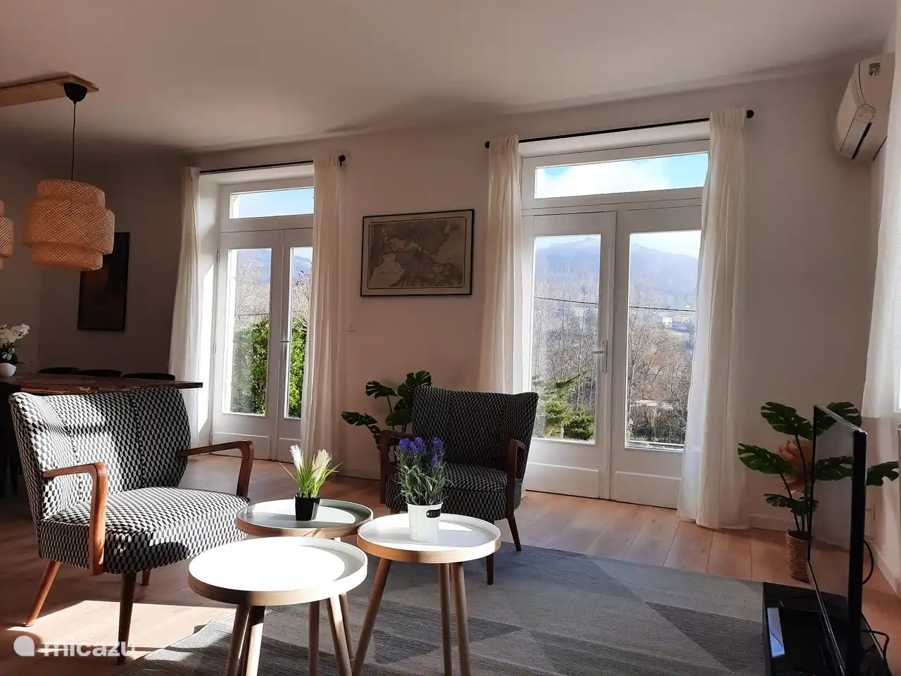 sala con vista hermosa y despejada