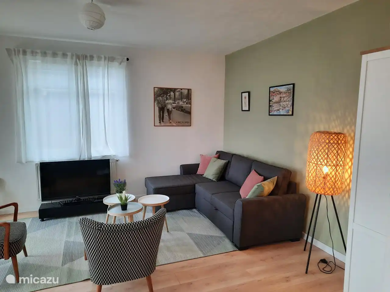 salón con televisión