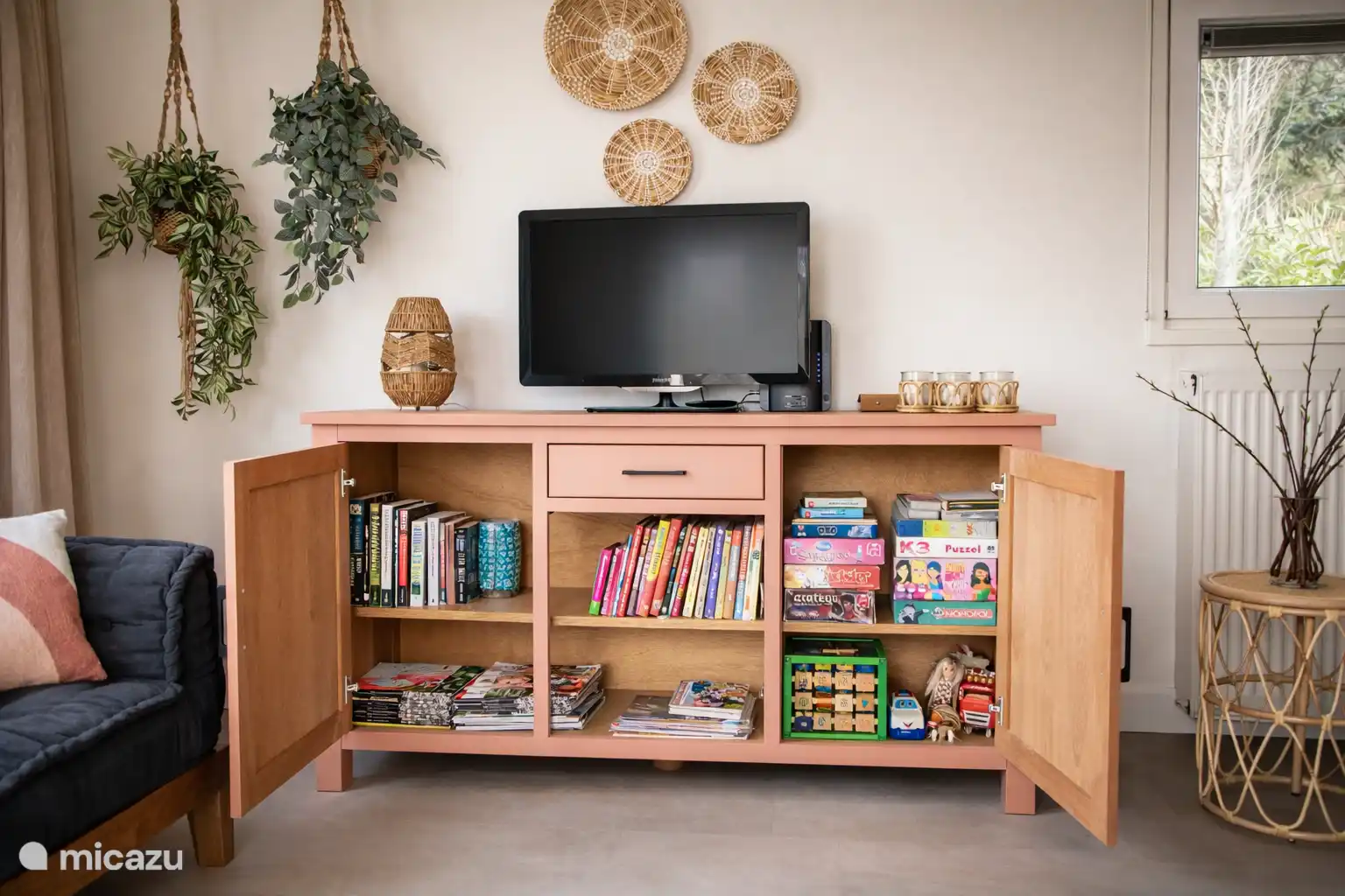 veel spelletjes en boeken voor jong en oud