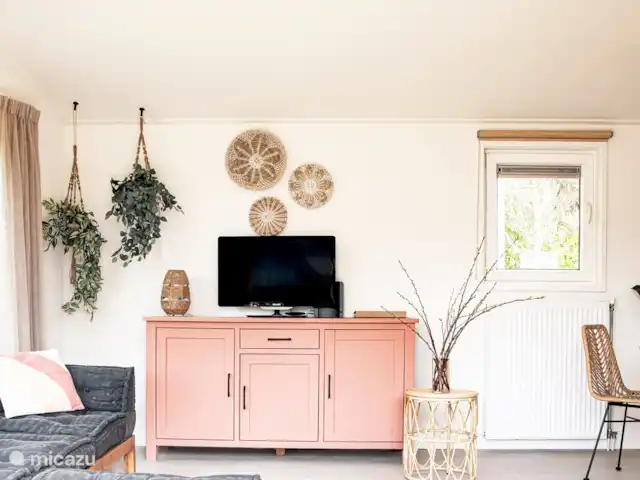 tiny house huren in Nederland, Gelderland, Epe – StayatSas Tiny House Sam op Veluwe! Heerlijk al dat groen gelukkig hoef je deze planten geen water te geven!