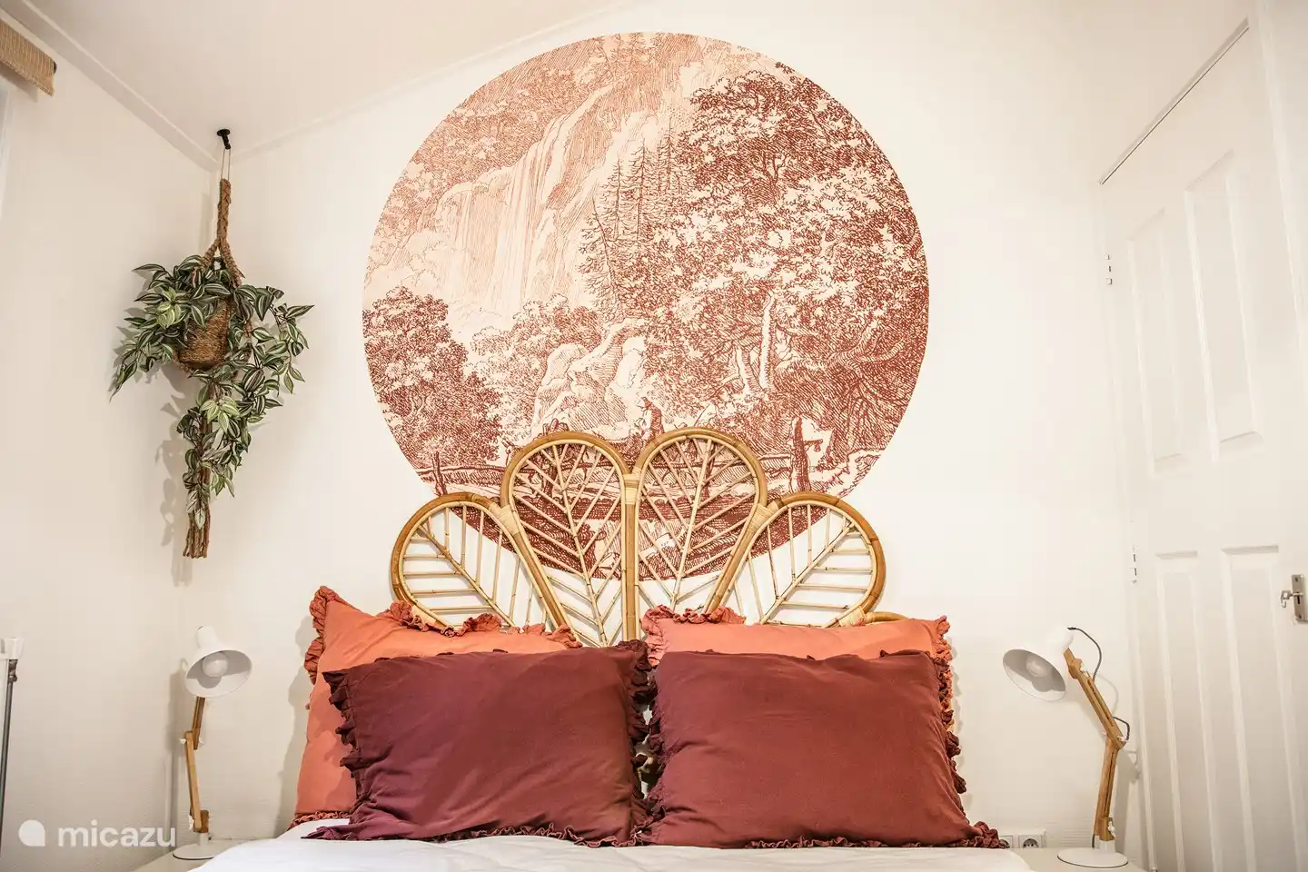 Das 2-Personen-Schlafzimmer mit Blick auf die Bäume