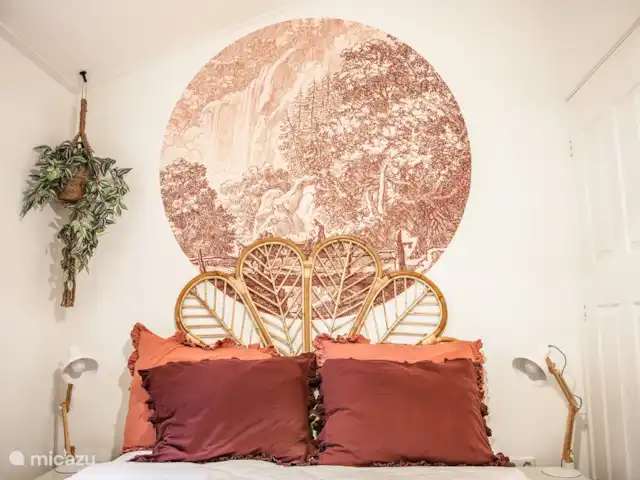 tiny house huren in Nederland, Gelderland, Epe – StayatSas Tiny House Sam op Veluwe! De 2 persoons slaapkamer met uitzicht op de bomen