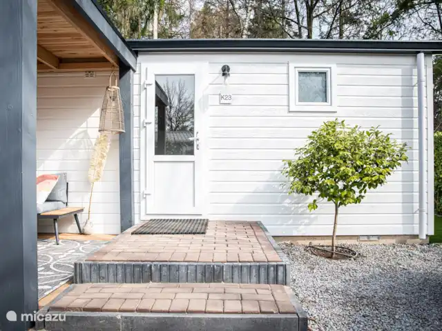 tiny house huren in Nederland, Gelderland, Epe – StayatSas Tiny House Sam op Veluwe! Voordeur van het huisje!