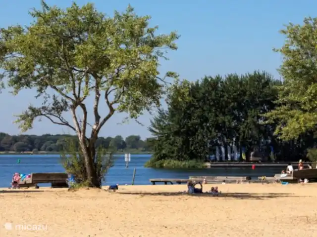 tiny house huren in Nederland, Gelderland, Epe – StayatSas Tiny House Sam op Veluwe! Er zijn diverse meertjes en strandjes in de buurt waaronder het Heerderstrand