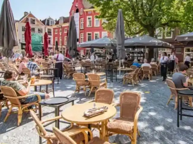 tiny house huren in Nederland, Gelderland, Epe – StayatSas Tiny House Sam op Veluwe! Op de Markt in Epe staan vanaf einde voorjaar vele terrassen!