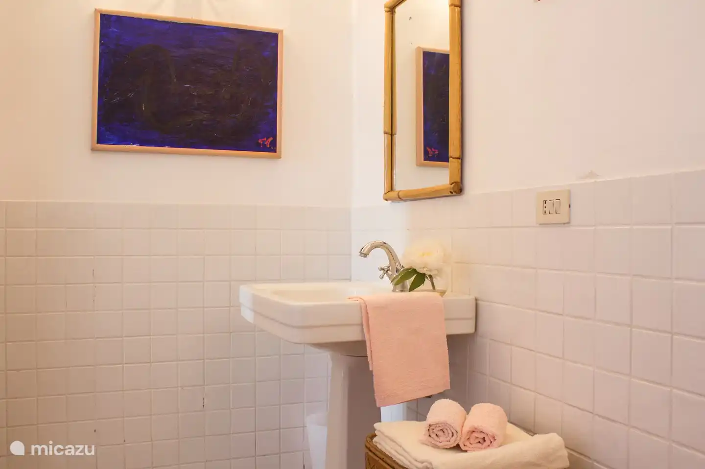 Badezimmer mit Dusche im Erdgeschoss