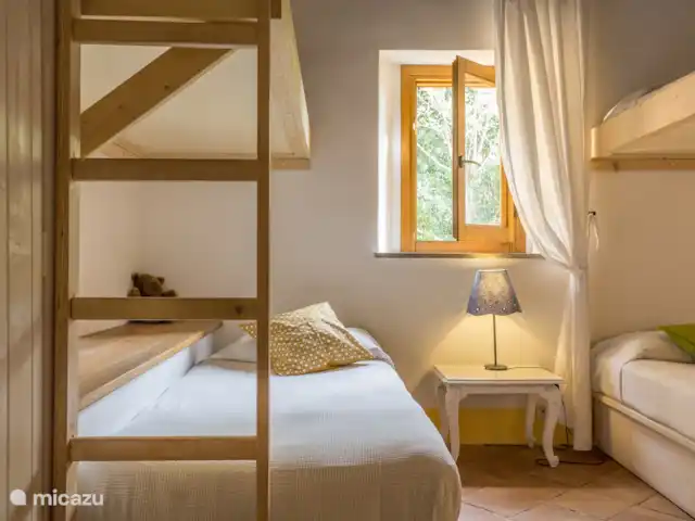 villa huren in Italië, Lazio, Forano – Il Campaniletto - Forano Slaapkamer met 4 stapelbedden