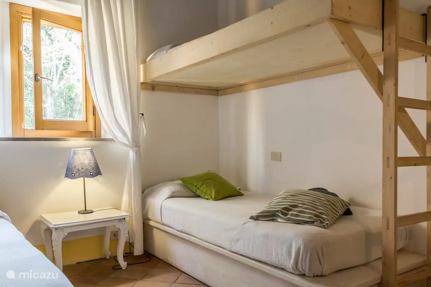 Schlafzimmer mit 4 Etagenbetten