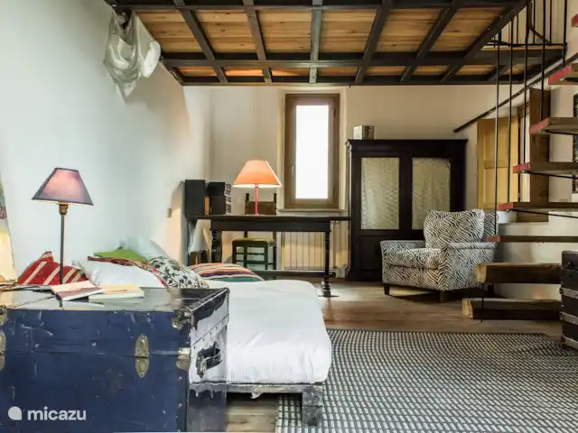 villa huren in Italië, Lazio, Forano – Il Campaniletto - Forano Slaapkamer met tweepersoons futonbed op verhoging en sofabed onder vehoging