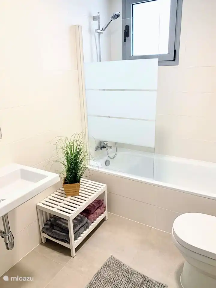 Badezimmer 1 mit Badewanne