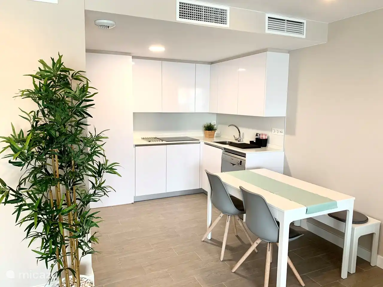 Voll ausgestattete Küche