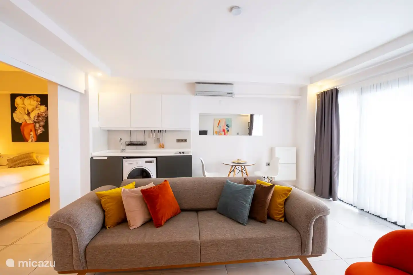 Ezgi's Suite mit Terrasse im Herzen von Marmaris, kurz- und langfristiger Aufenthalt, komplett eingerichtete Ferienwohnung.