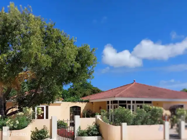 appartement huren in Aruba, Noord, Tanki Leendert – Casita Tortuga een overzichtsfoto van het appartement en het huis. Het appartement staat volledig vrij van het huis.