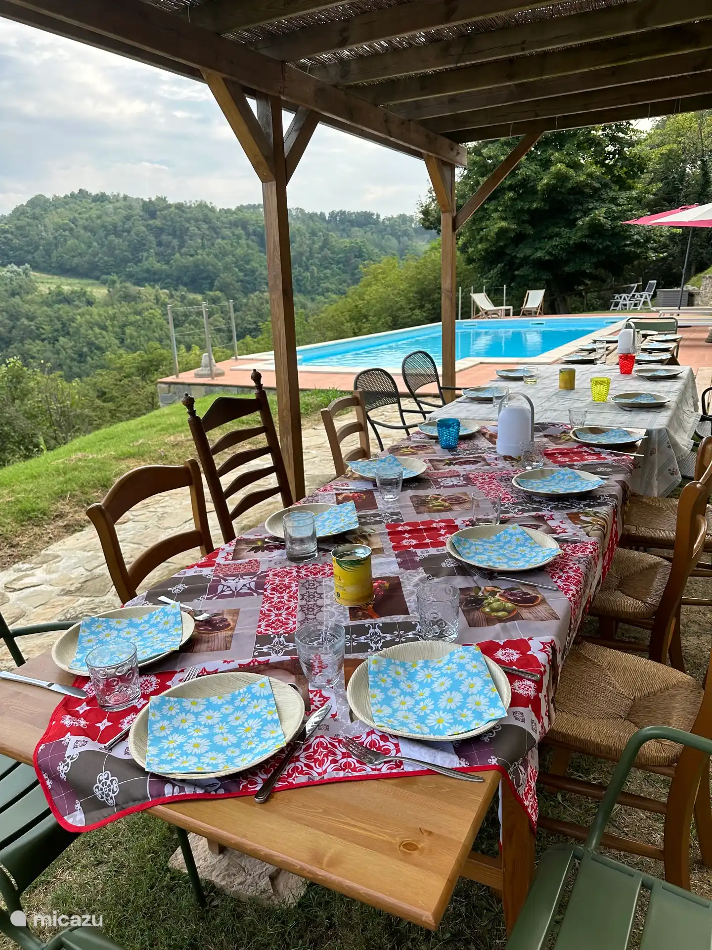 Un jardín precioso donde puedes comer con buena compañía.
