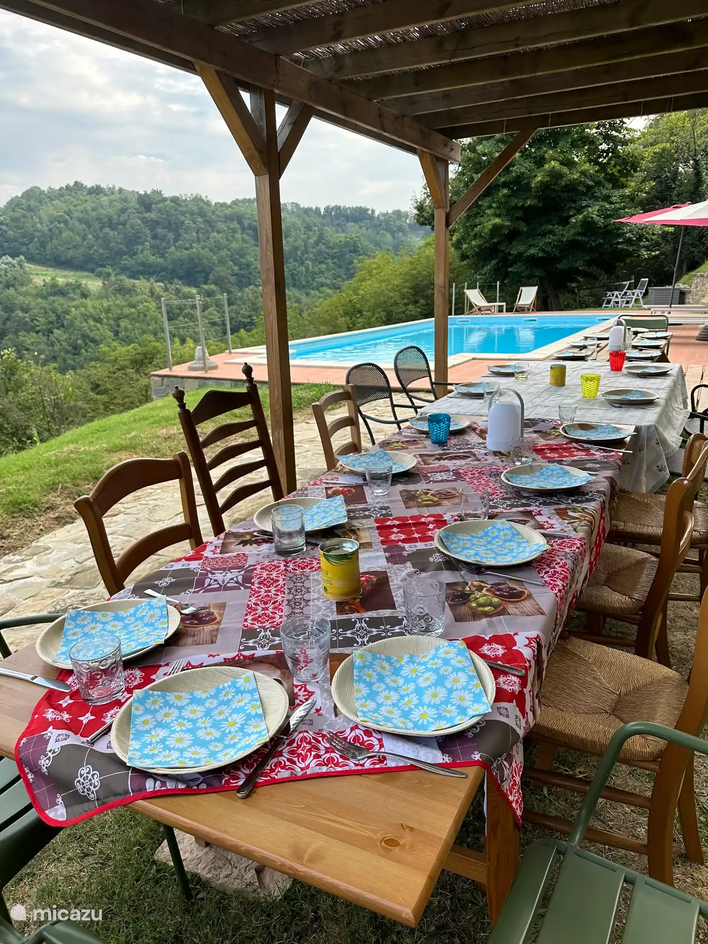 Le jardin est assez grand pour manger dehors avec tout le monde. 
