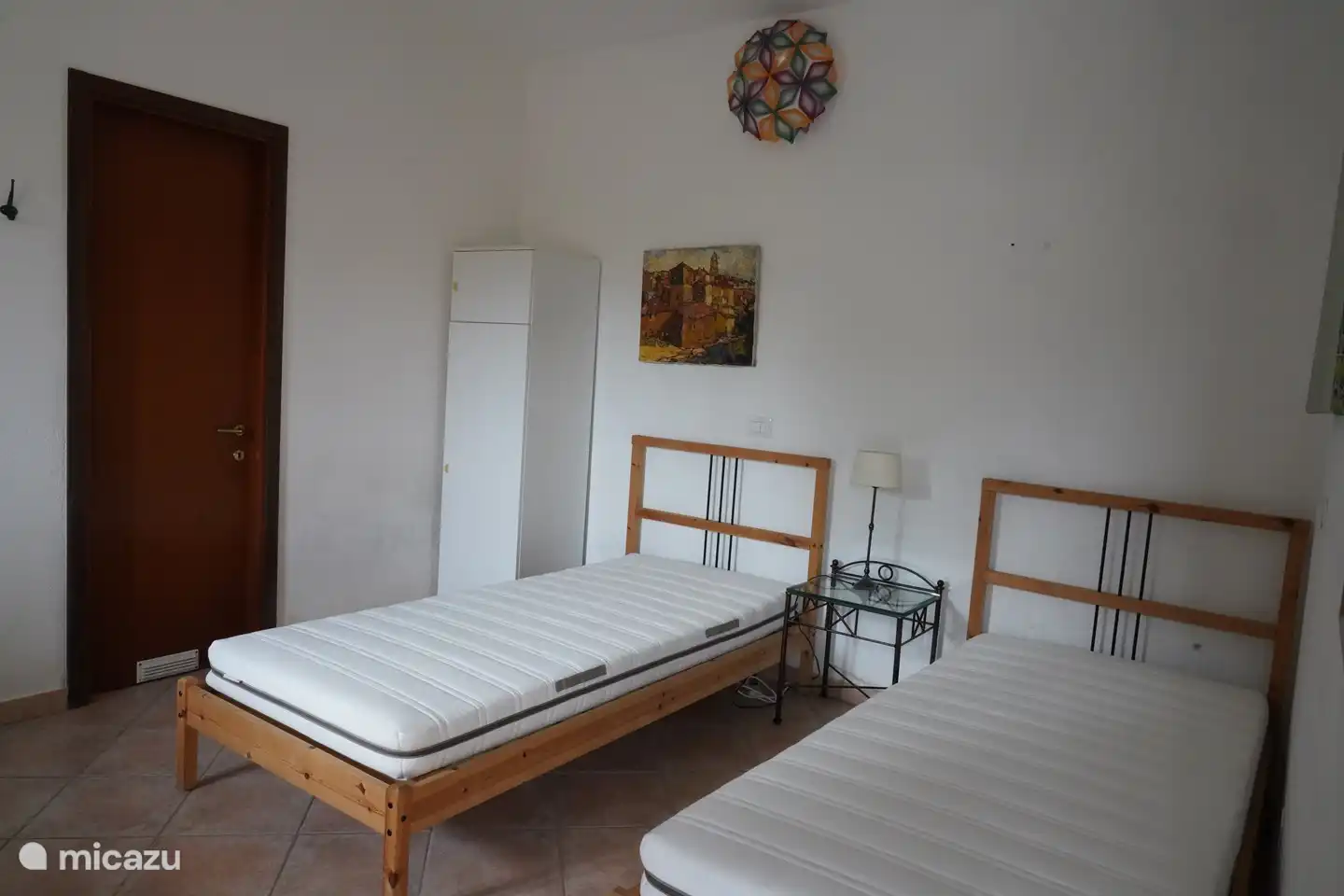 Schlafzimmer im Haus im Erdgeschoss.