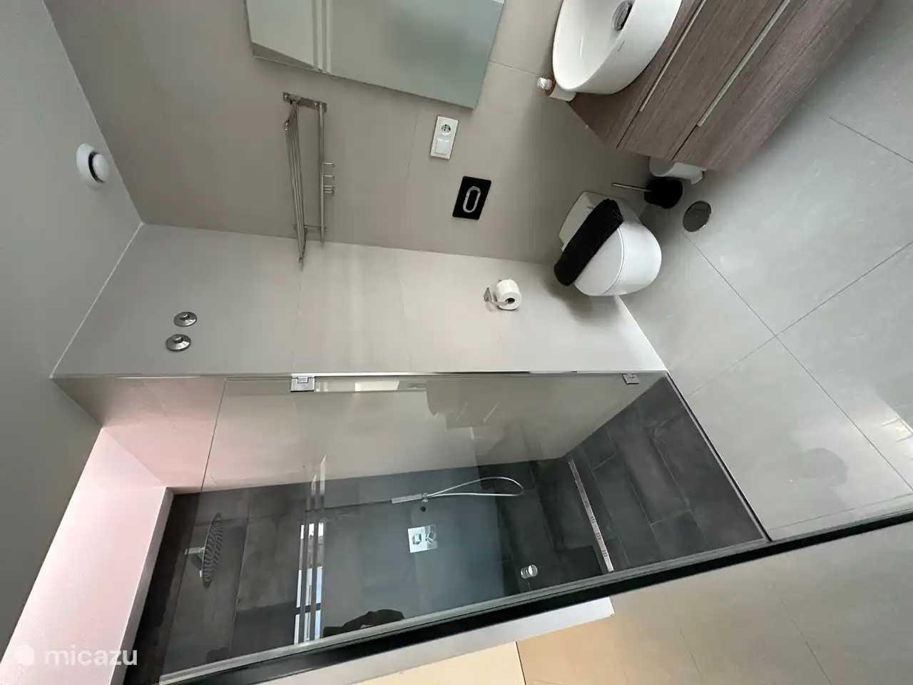 baño en dormitorio 1